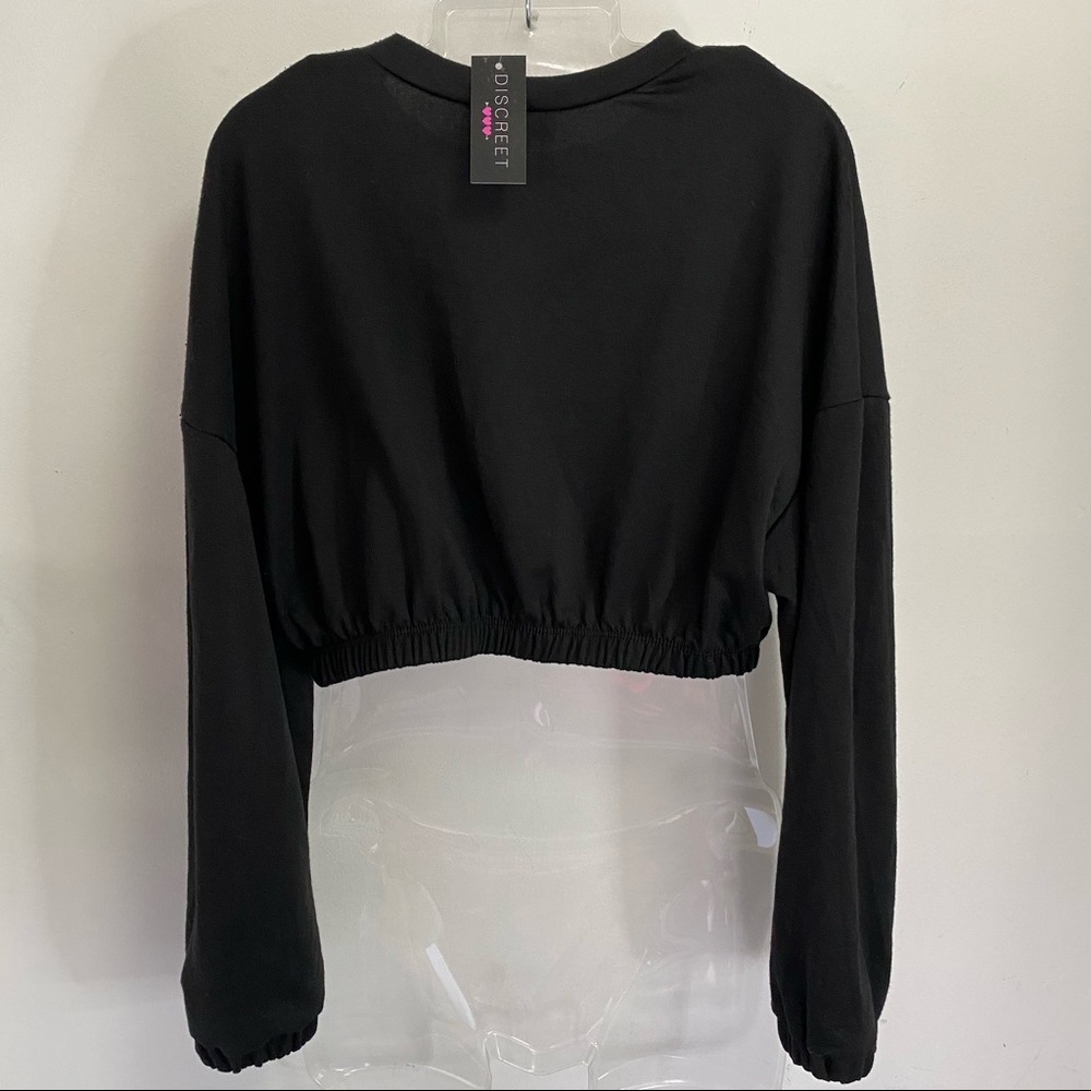 NEW Discreet Black Long Sleeve Crop Top Elasticized Cuff Hems Size Medium - Picture 6 of 6